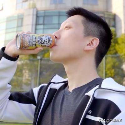 北京阅兵背后是两代人不变的爱国情怀！麻将胡了试玩模拟器旺旺二公子蔡旺庭飞(图2)